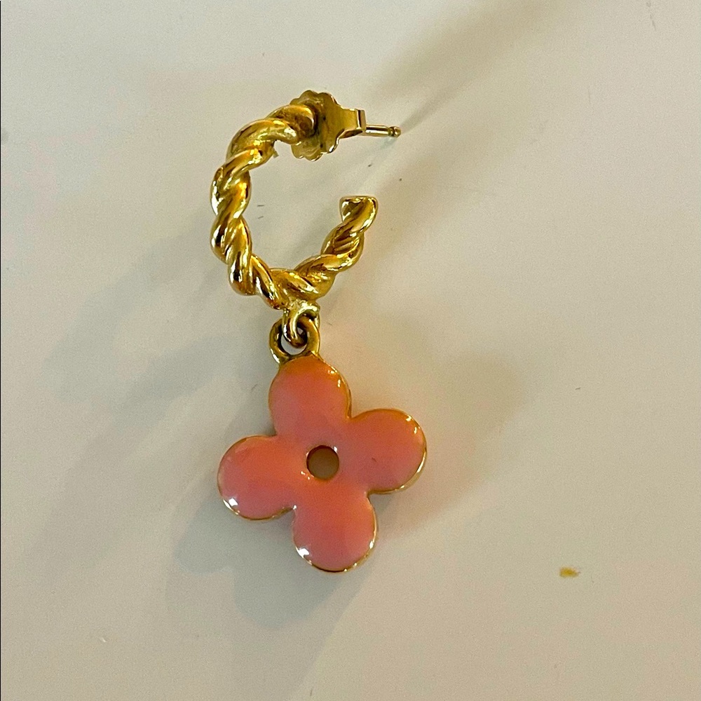 louis vuitton sweet monogram single earring in braided gold and pale pink